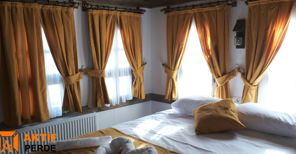 Tavana Kadar Perde mi Duvara Monte mi